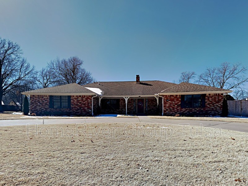 Primary Photo - 9736 S Braden Ave