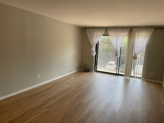 Building Photo - 1002 Castilian Ct
