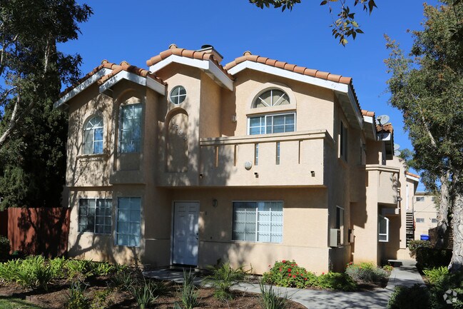 Foto del edificio - Pacific Beach Townhomes