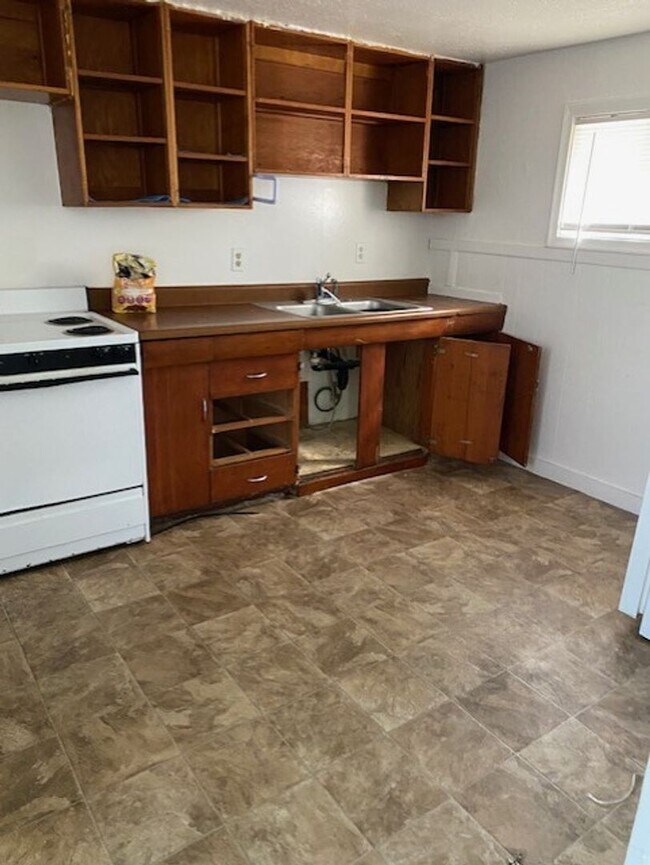 Foto del edificio - 493 N Harrisville Rd