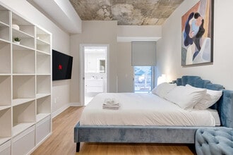 Building Photo - 742 Rue William