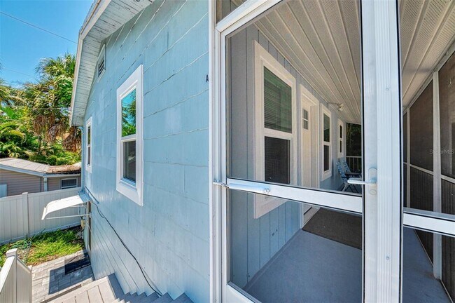 Foto del edificio - 1858 Boyce St