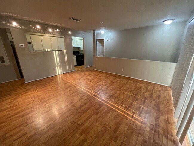 Building Photo - JULY PRE-LEASE Spacious 2 Bedroom 2 Bathro...