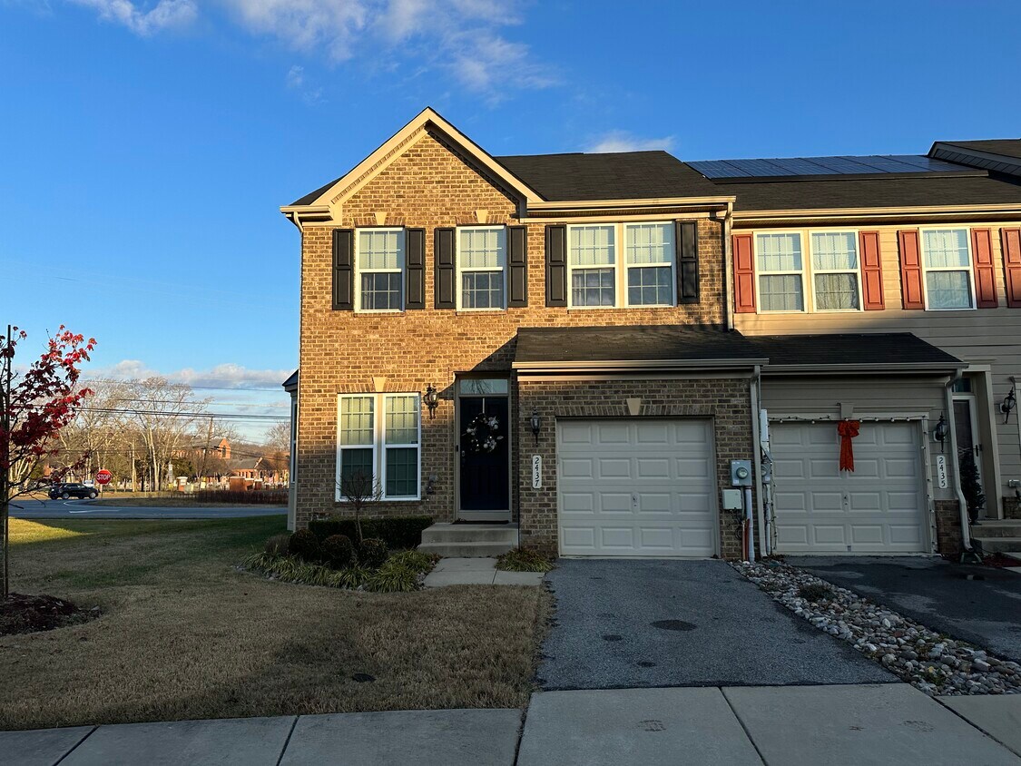 Foto principal - 2437 Baileys Pond Rd