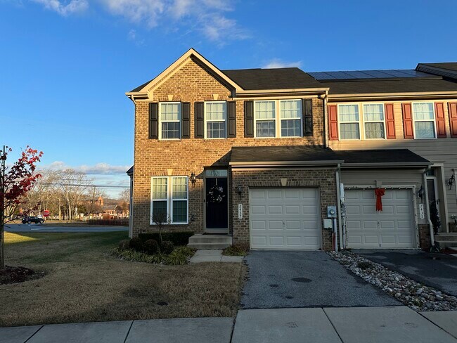 Foto del edificio - 2437 Baileys Pond Rd