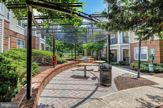 Building Photo - 12921 Centre Park Cir