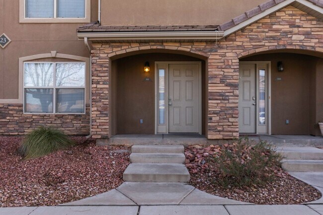 Foto del edificio - Hidden Valley Townhome For Rent!