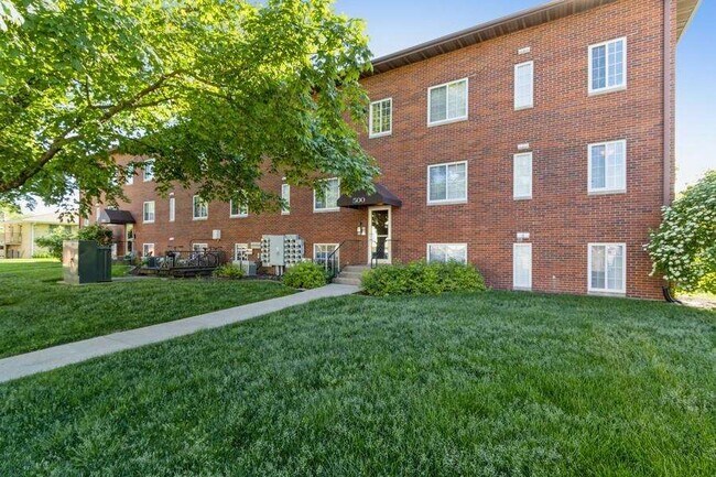 Photo - 515 Grandview Ct Apartment