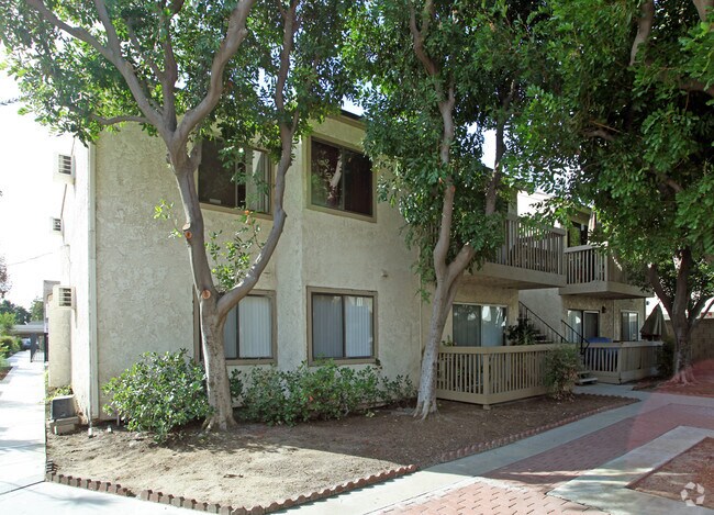 Building Photo - Villa Florina
