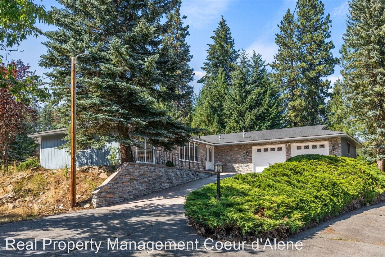 3 br, 2 bath House 12873 N Hauser Lake Rd. House Rental in Hauser