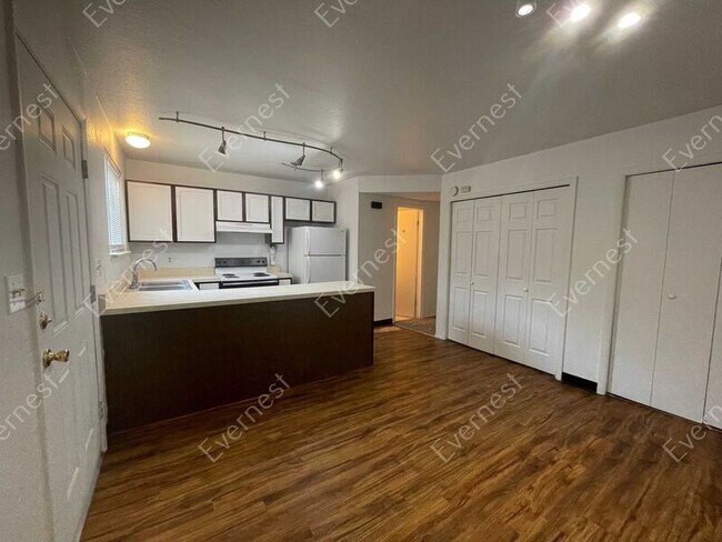 Foto del edificio - 1220 Benton St