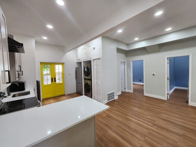 Living room - 1000 Longley Ave NW