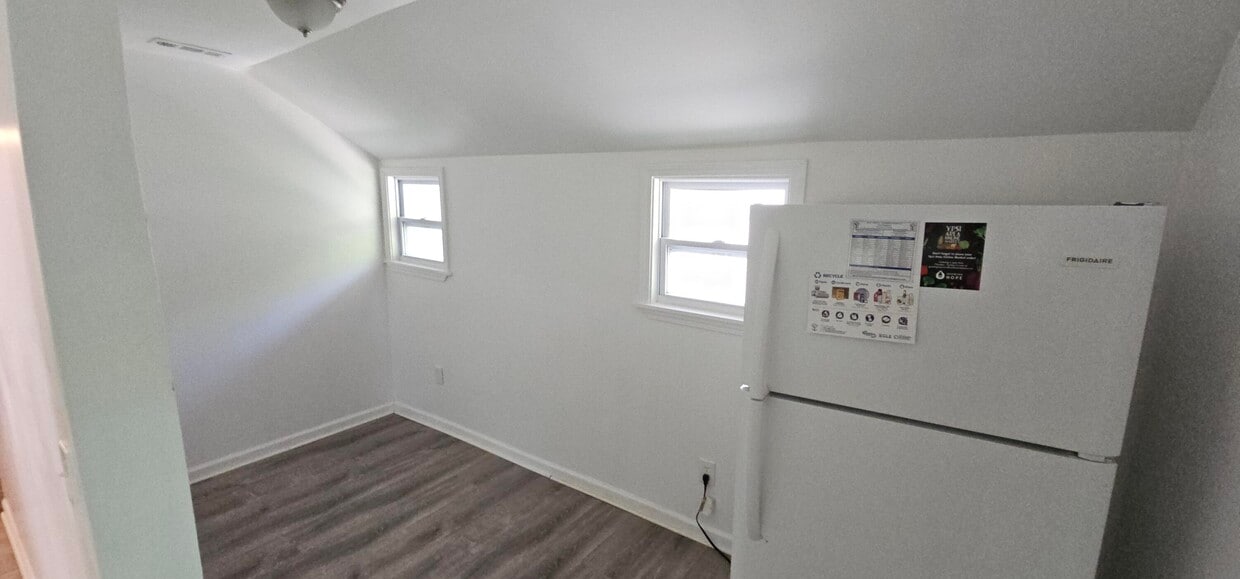Primary Photo - 125 Bell St