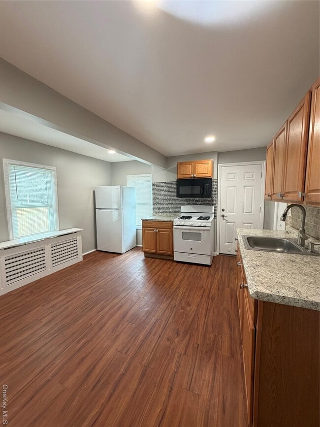 Building Photo - 49 Railroad Ave