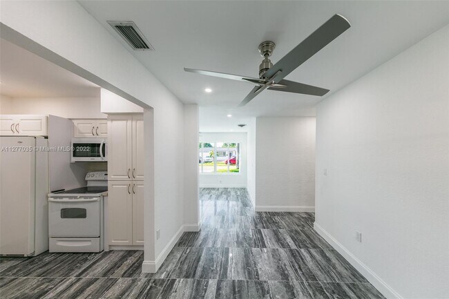 Building Photo - 9320 SW 46th Ter