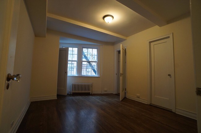 Building Photo - 314 E 41st St