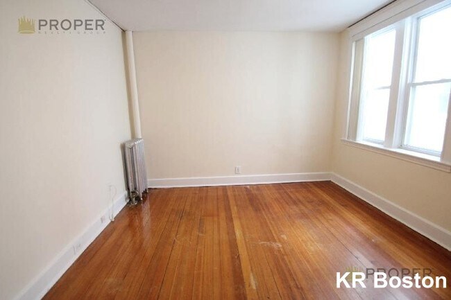 Building Photo - 523 Cambridge St