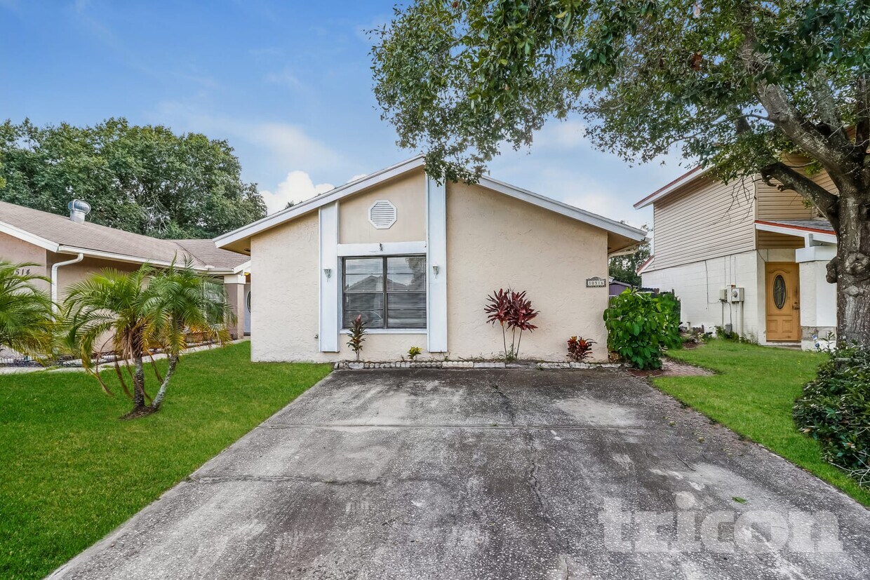 Foto principal - 10516 Parkcrest Dr