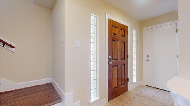 Foto del edificio - 8749 Bryam St