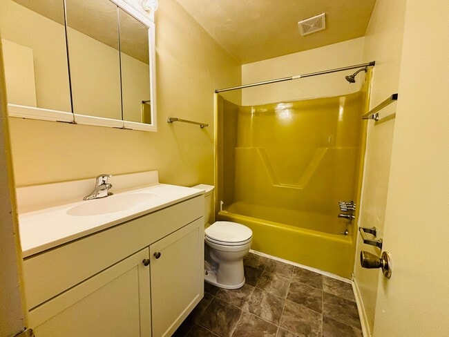 Foto del edificio - 2 Bedroom, 1.5 Bath Townhouse