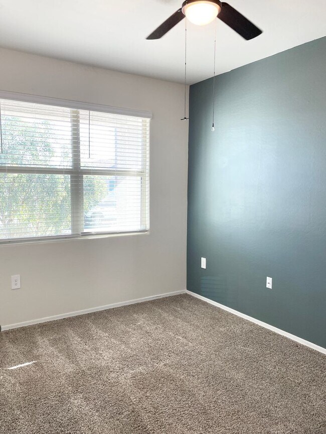 Foto del edificio - Beautiful 4 bedroom 2 bath Newer Built Sin...