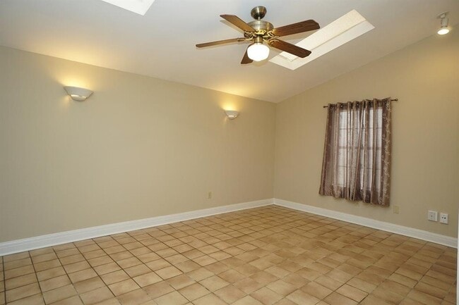 Foto del edificio - 2310-2312 Dryden Rd