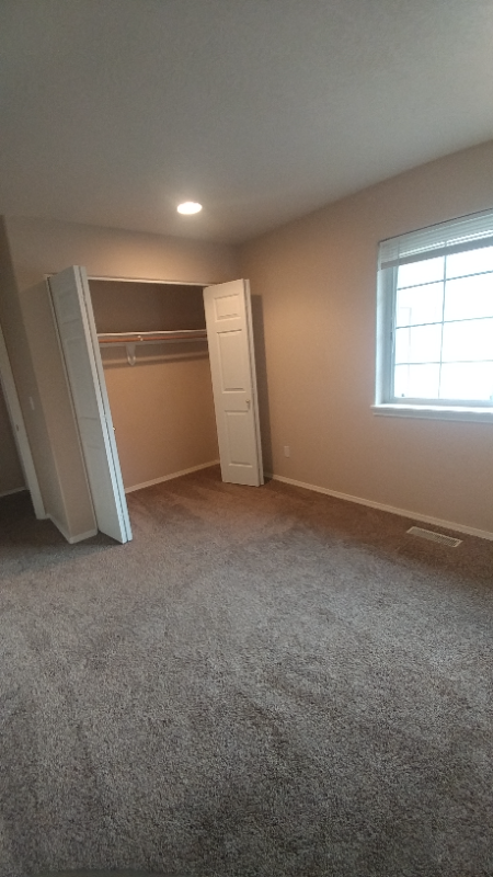 Building Photo - 6926 Ridgetop Dr NE