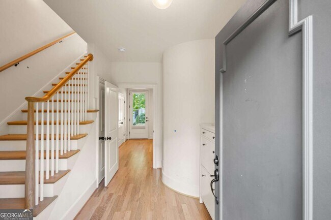 Foto del edificio - 689 Fraser St SE