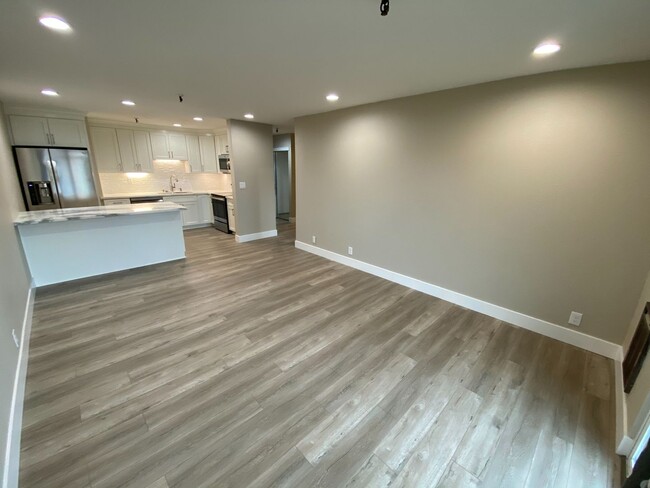 Foto del edificio - 1 Bed 1 Bath Condo Newly Remodeled W/ Park...