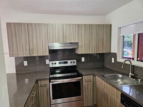 Building Photo - 6235 SW Kendale Lakes Cir