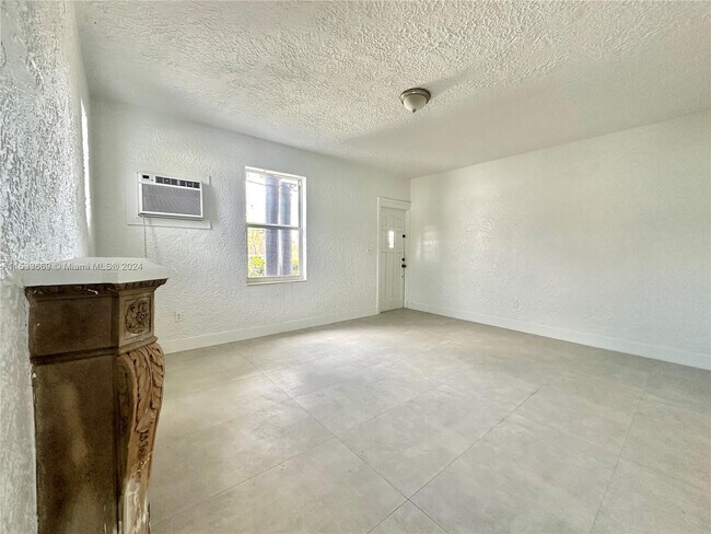 Foto del edificio - 30 NW 32nd Pl