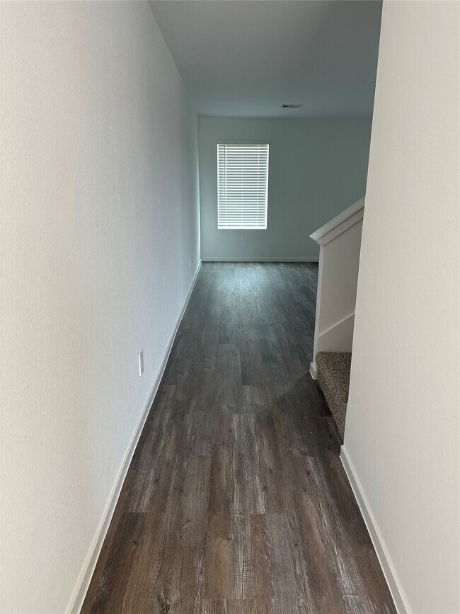 Foto del edificio - 18265 Descartes St