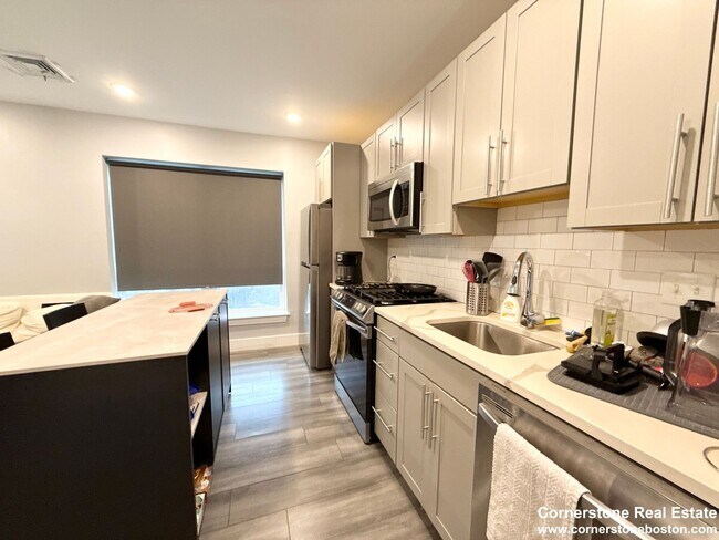 Foto del edificio - South Boston 2 Bed / 2 Bath – W/D in Unit – Garage Parking – Roof Deck – 9/1