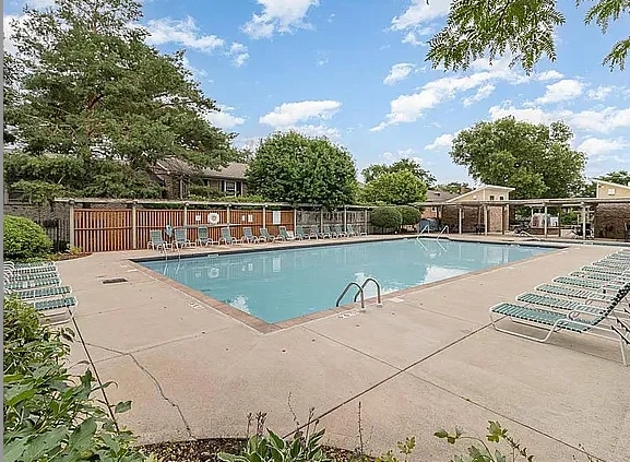 Building Photo - 825 Old Settlers Trl