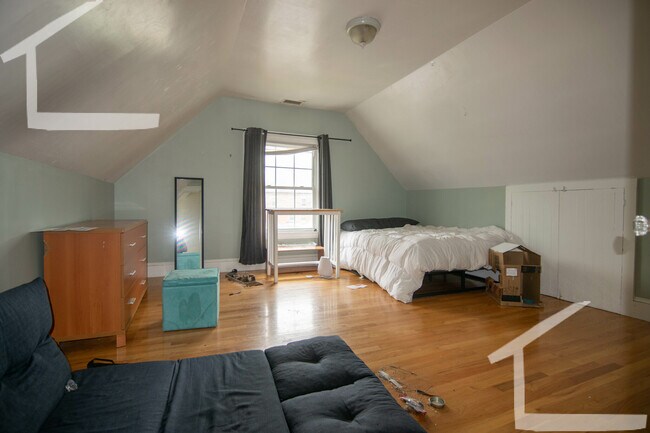 Building Photo - 34 Brentwood St