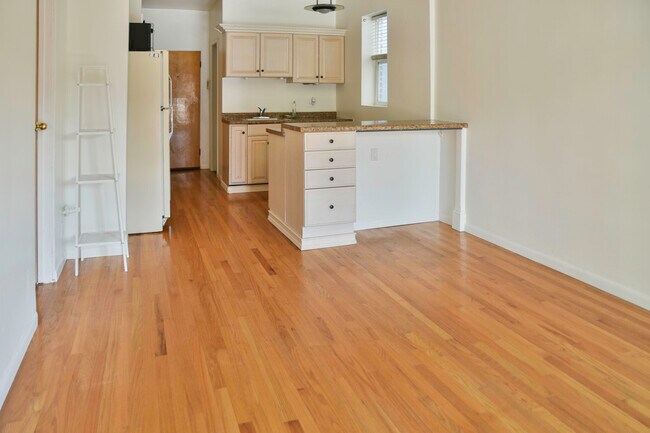 Foto del edificio - 2334 N Wayne Ave