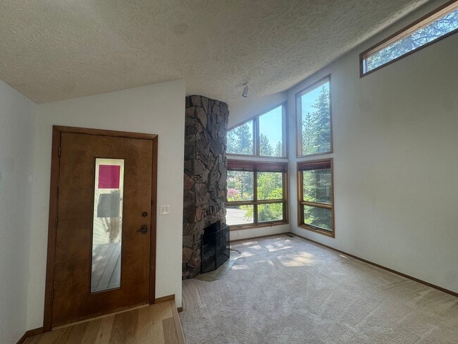 Building Photo - Charming 3 Bed, 3 Bath Home in Spokane Val...