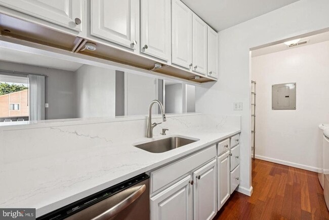 Foto del edificio - 706 Woodhollow Dr