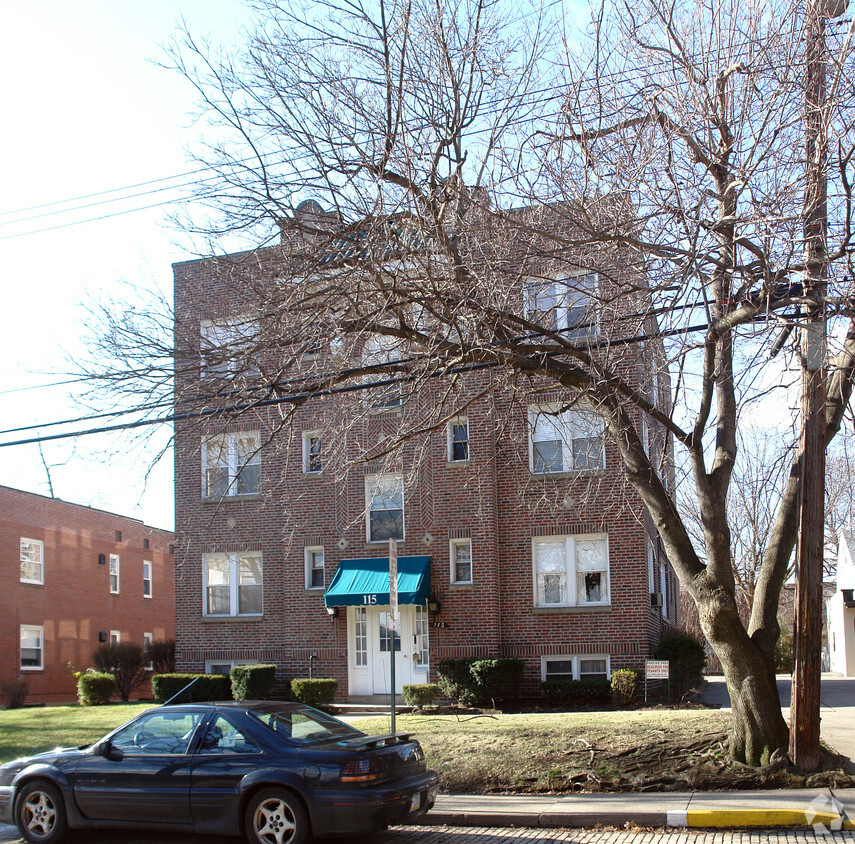 Building Photo - DELAFIELD APARTMENTS