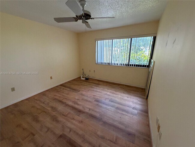 Foto del edificio - 4242 Deste Ct