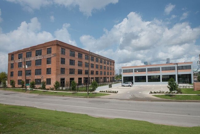 Building Photo - Sampson Lofts