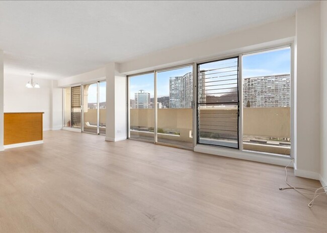 Foto del edificio - Renovated: Spacious Luxury 2 Bed/ 1.5 Bath...