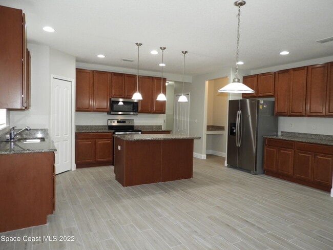Foto del edificio - 583 Hollow Glen Dr