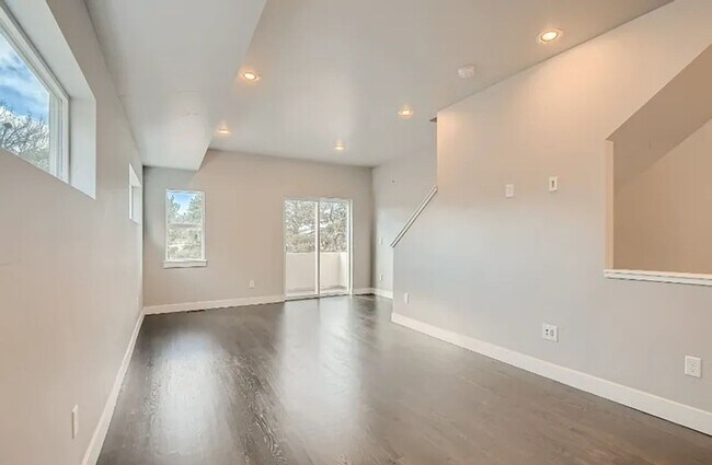 Foto del edificio - Newer Build 2 Bed 2.5 Bath Townhome for Rent!