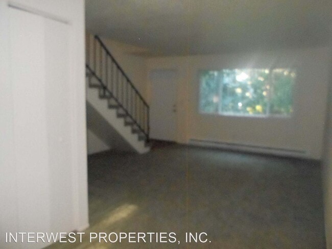 Building Photo - 16705 NE Halsey St