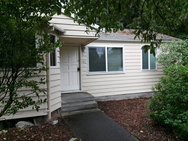 Foto del edificio - Cute Cottage, Hardwood Floors, Pets OK
