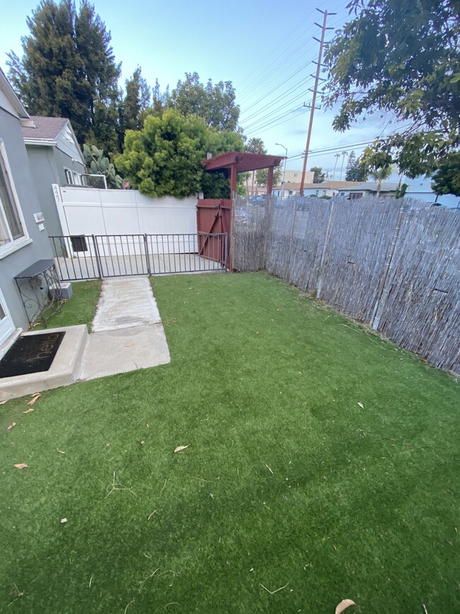 Building Photo - 4449 S Centinela Ave