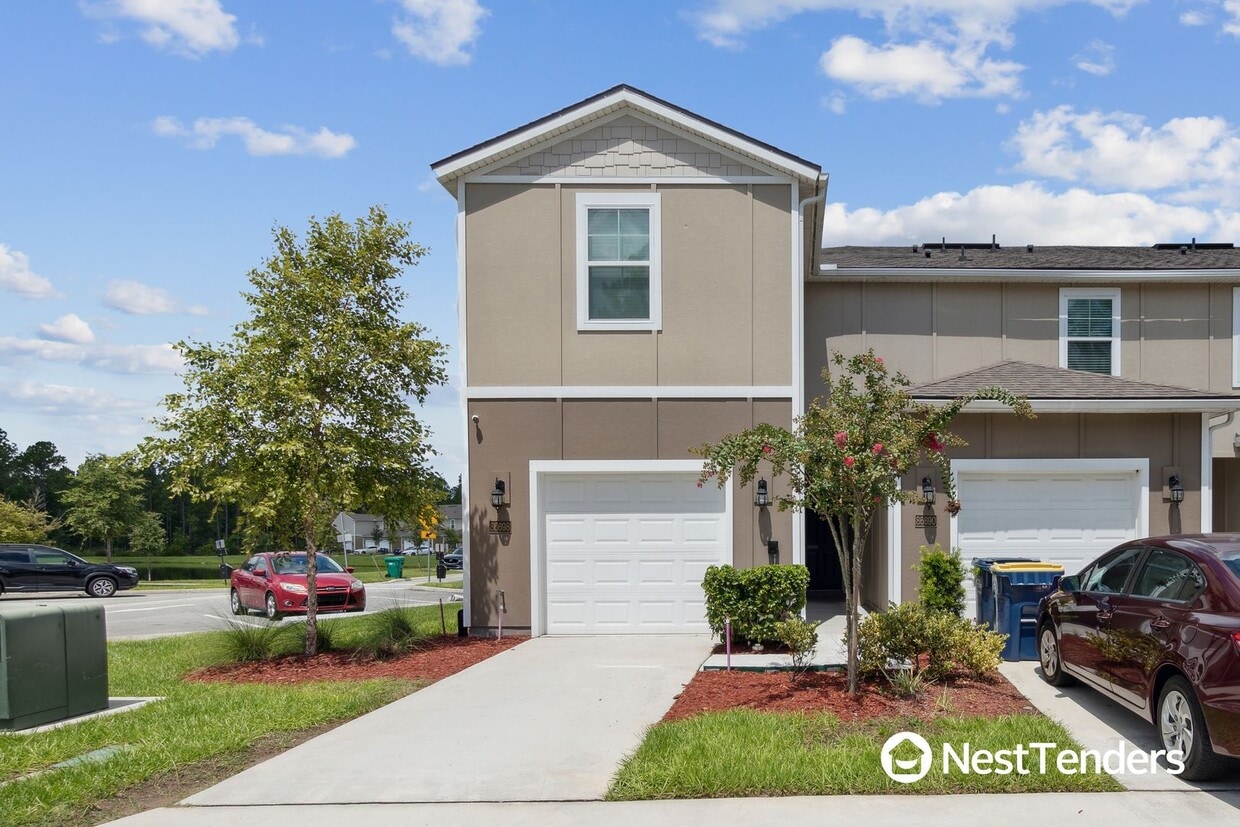 Primary Photo - Beautiful End Unit Townhome!