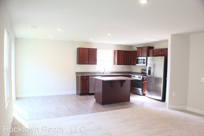 Building Photo - 3 br, 2 bath House - 109 South Peak Drive