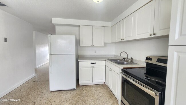 Foto del edificio - 1750 S Palmetto Ave